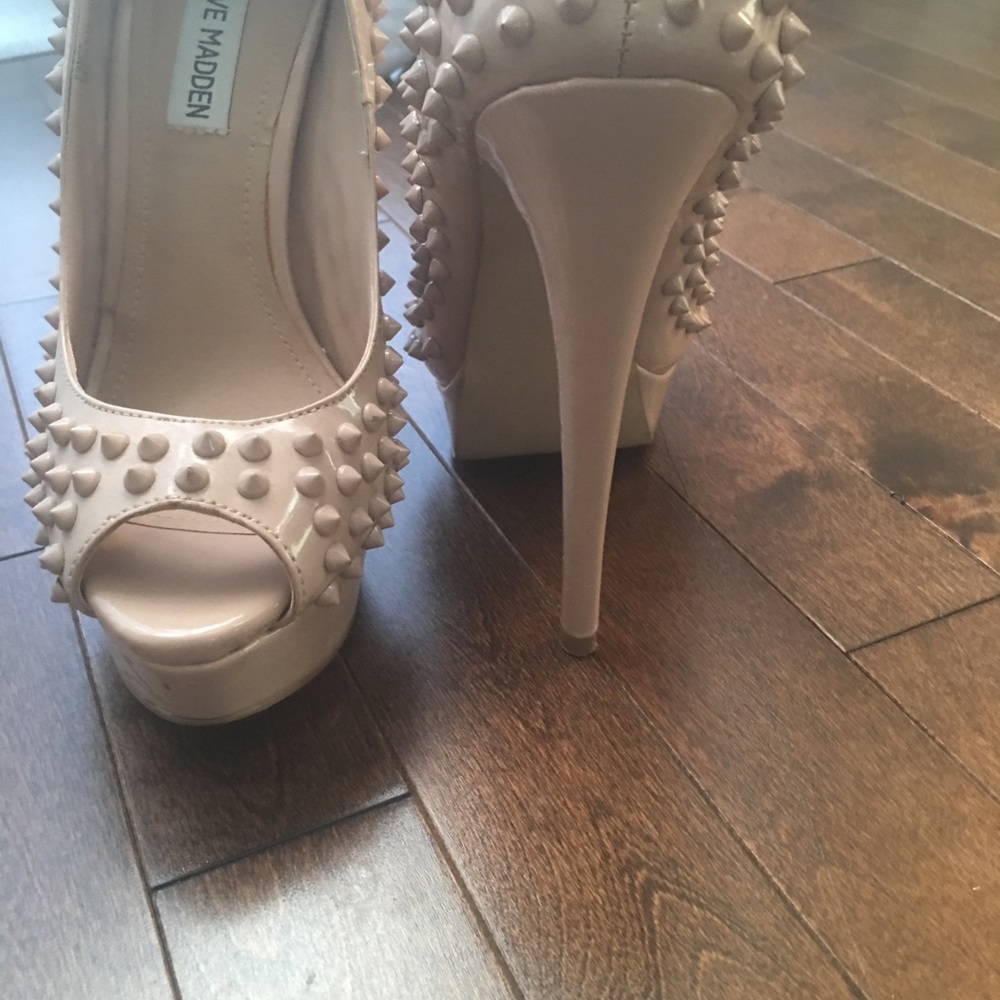 Heels - Picture 2 of 3